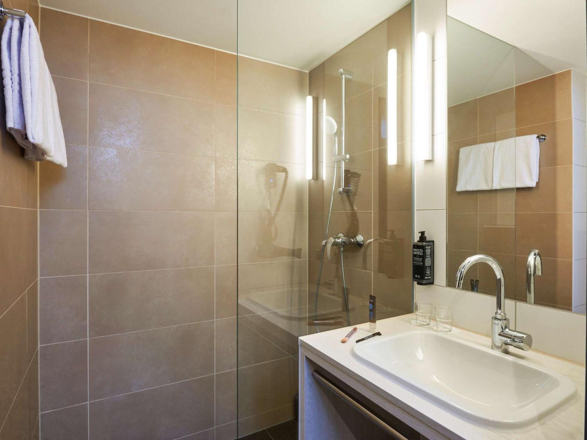 Hotel Ibis Styles Singen Esterno foto